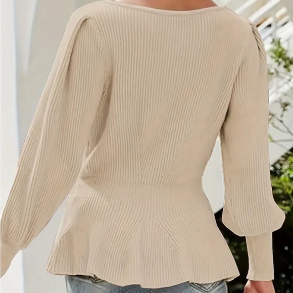 NWOT Women’s Puff Sleeve Peplum Pullover Sweater - Picture 3 of 3